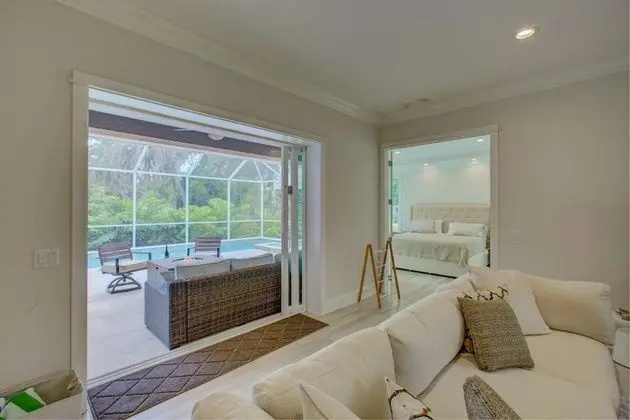 Ev (Shell Beach Hollow)