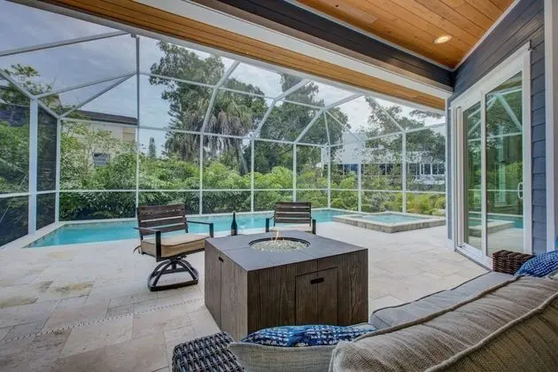 Ev (Shell Beach Hollow)