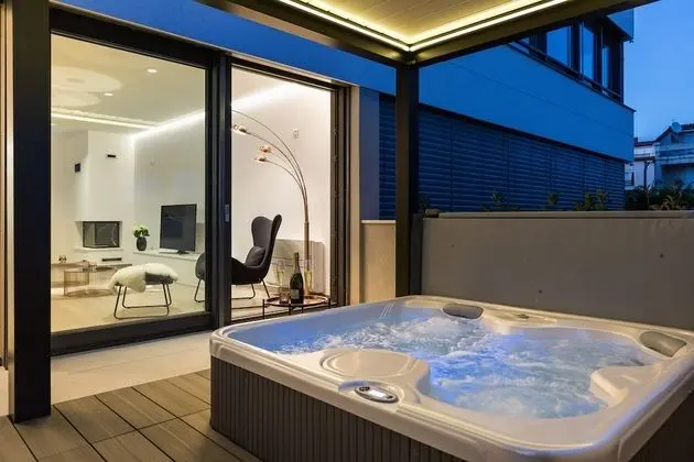 Luxury Apart Daire, 2 Yatak Odası, Sıcak Su Havuzu, Kısmi Deniz Manzaralı