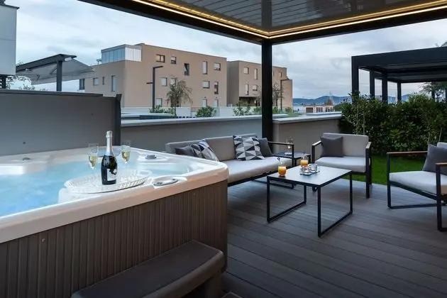 Luxury Apart Daire, 3 Yatak Odası, Sıcak Su Havuzu, Kısmi Deniz Manzaralı