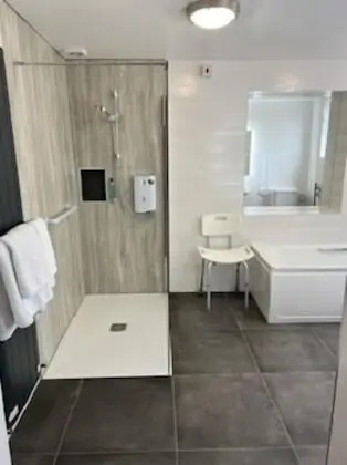 Tek Büyük veya İki Ayrı Yataklı Oda, Banyolu/Duşlu