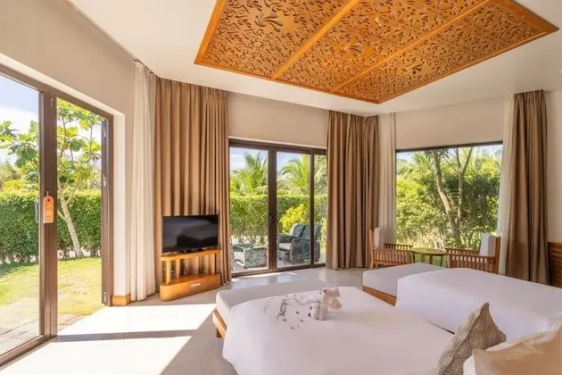 Luxury Villa, Havuz Kenarı