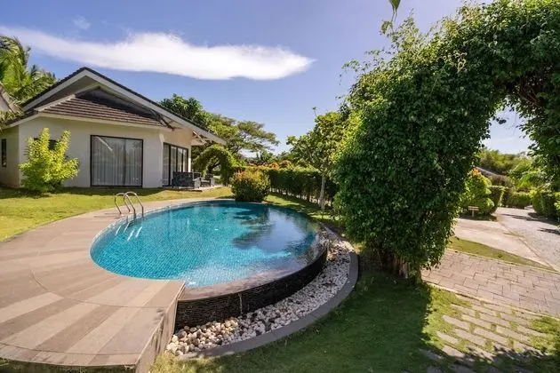 Luxury Villa, Havuz Kenarı