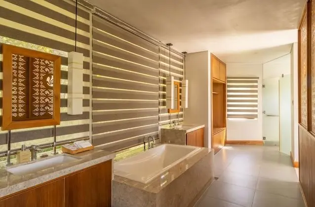Luxury Villa, Havuz Kenarı
