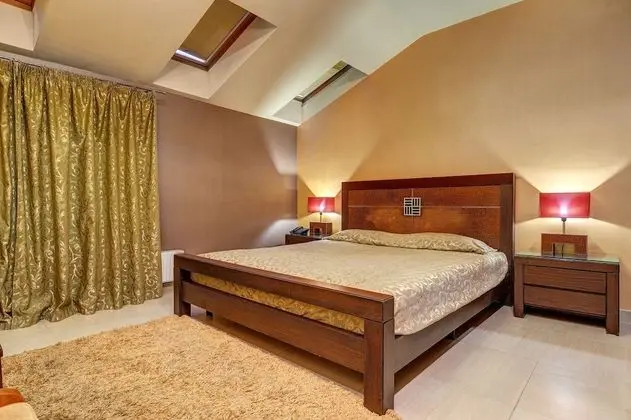 Business Tek Büyük Yataklı Oda