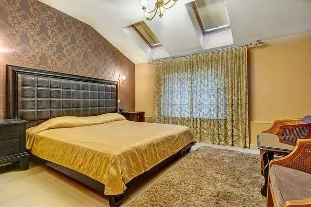 Business Tek Büyük Yataklı Oda