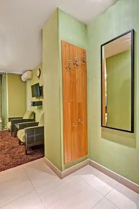 Business Tek Büyük Yataklı Oda