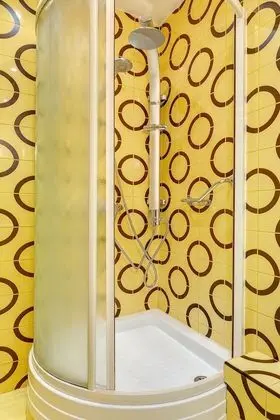 Business Tek Büyük Yataklı Oda