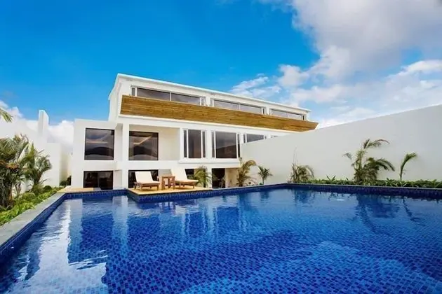 Villa (4-14PAX)