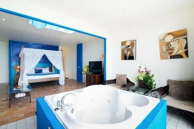 Deluxe Tek Büyük Yataklı Oda, Kısmi Deniz Manzarası