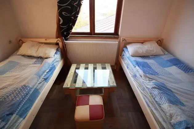 Economy Dört Kişilik Oda, Ortak Banyo