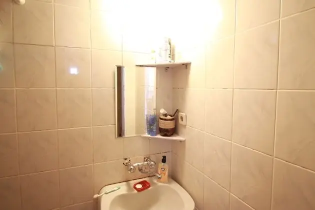 Economy Üç Kişilik Oda, Ortak Banyo