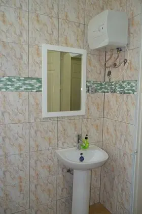 Tek Büyük Yataklı Oda, Ortak Banyo