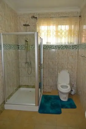 Tek Büyük Yataklı Oda, Ortak Banyo