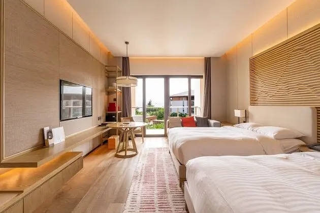 Deluxe Oda, 2 Çift Kişilik Yatak, Sigara İçilebilir, Kısmi Deniz Manzaralı
