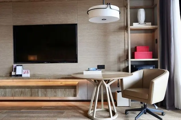 Deluxe Oda, 2 Çift Kişilik Yatak, Sigara İçilebilir, Kısmi Deniz Manzaralı