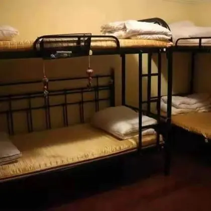 Ortak Ranzalı Oda, Sadece erkekler için, Sigara İçilmez, Ortak Banyo