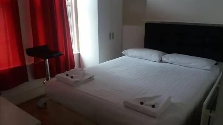 Basic Tek Büyük Yataklı Oda
