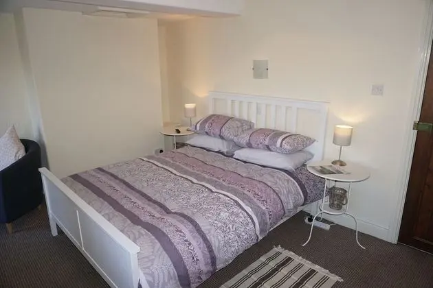 Tek Büyük Yataklı Oda, Ortak Banyo (Cheviot Room)