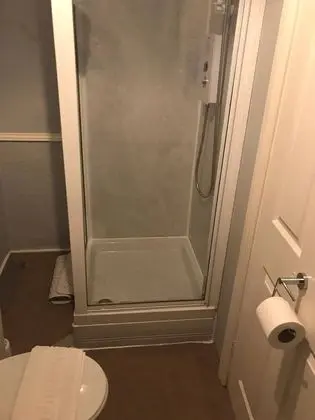 Standard Tek Büyük veya İki Ayrı Yataklı Oda, Banyolu/Duşlu