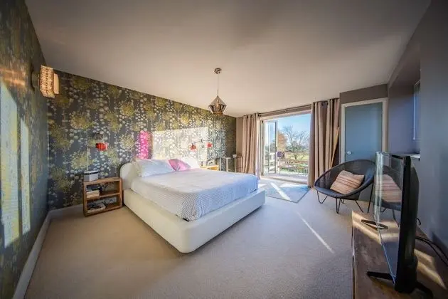 Deluxe Tek Büyük Yataklı Oda, Banyolu/Duşlu, Nehir Manzaralı (Room 3)
