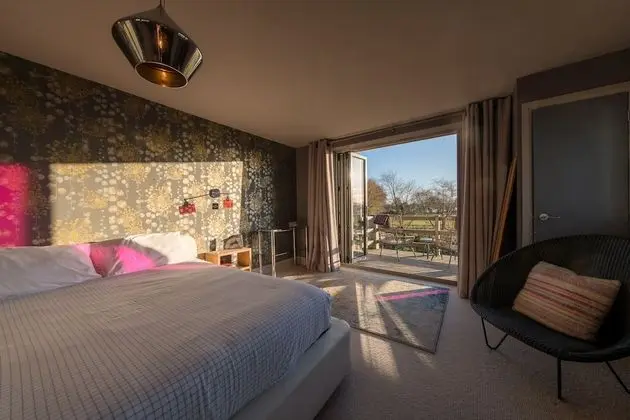 Deluxe Tek Büyük Yataklı Oda, Banyolu/Duşlu, Nehir Manzaralı (Room 3)