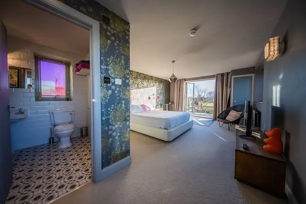 Deluxe Tek Büyük Yataklı Oda, Banyolu/Duşlu, Nehir Manzaralı (Room 3)