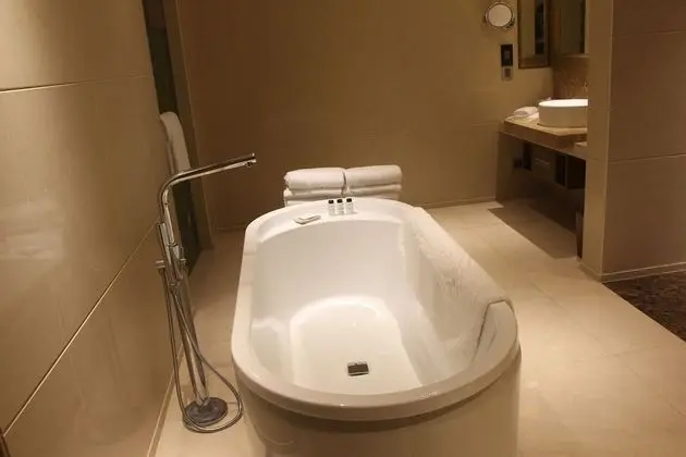Deluxe Oda, 1 En Büyük (King) Boy Yatak, Balkon, Bahçe Manzaralı