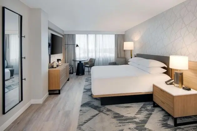 Club Oda, 1 En Büyük (King) Boy Yatak (Mobility Accessible, Roll-In Shower)