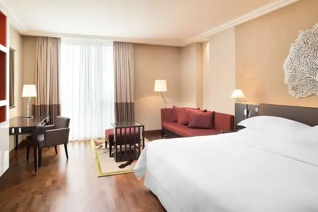 Deluxe Oda, 1 En Büyük (King) Boy Yatak