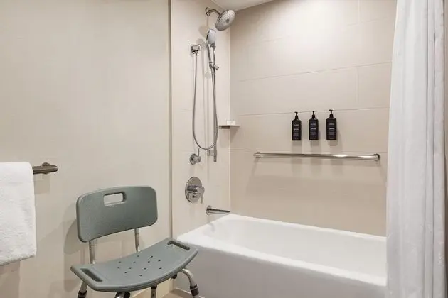 Süit, 1 Yatak Odası (Mobility Accessible, Tub)