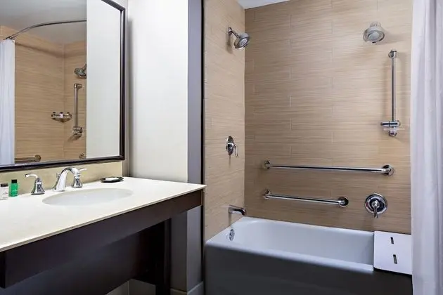 Oda, 2 Büyük (Queen) Boy Yatak (Mobility/Hearing Accessible, Tub)