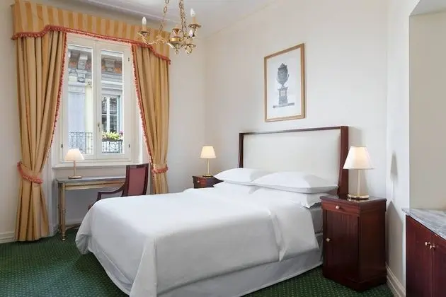 Classic Oda, 1 Büyük (Queen) Boy Yatak