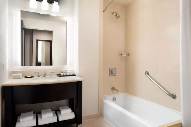Oda, 1 En Büyük (King) Boy Yatak (Mobility/Hearing Accessible, Tub)