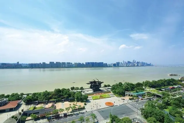 Club Süit, 1 En Büyük (King) Boy Yatak, Nehir Manzaralı, Köşe