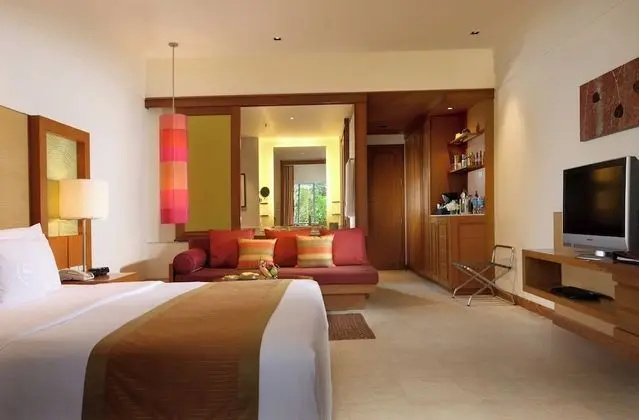 Oda, 1 En Büyük (King) Boy Yatak ve Çekyat, Balkon, Bahçe Manzaralı