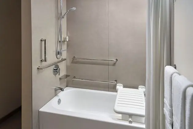 Traditional Oda, 2 Büyük (Queen) Boy Yatak (Mobility/Hearing Accessible, Tub)