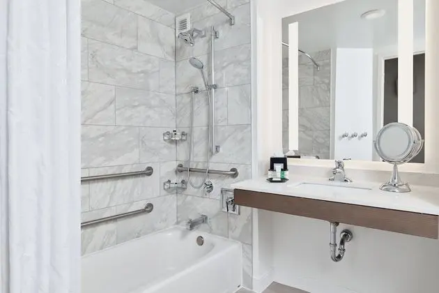 Traditional Oda, 1 En Büyük (King) Boy Yatak (Mobility/Hearing Accessible, Tub)