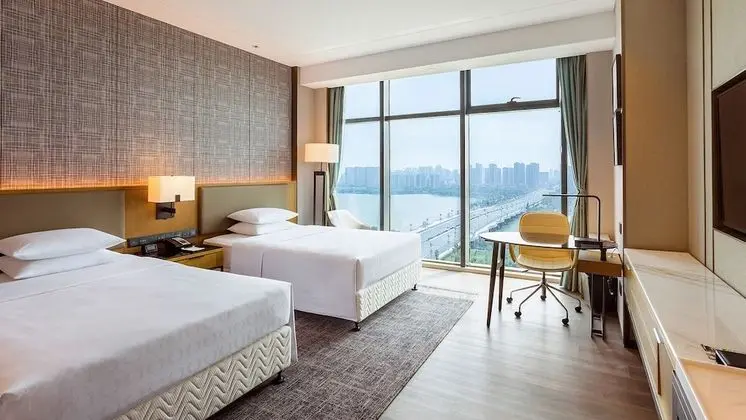 Deluxe Oda, 2 Çift Kişilik Yatak, Sigara İçilmez, Kısmi Göl Manzaralı