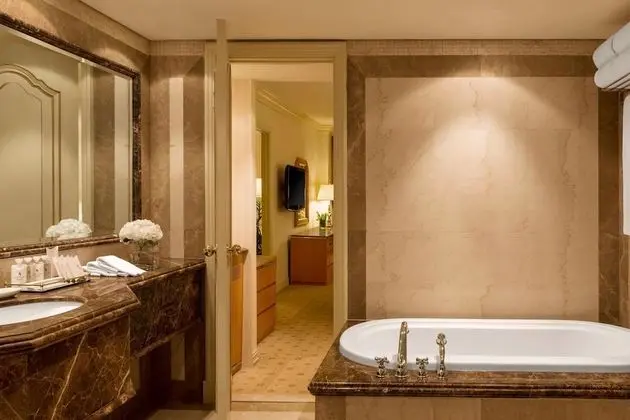 Tower Executive Suite, 1 King Bed, Non Smoking