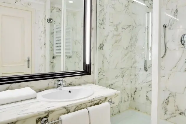 Deluxe Oda, 1 En Büyük (King) Boy Yatak, Havuz Manzaralı