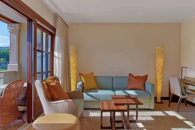 Junior Süit, 1 En Büyük (King) Boy Yatak ve Çekyat, Balkon, Resort Manzaralı (Balcony)