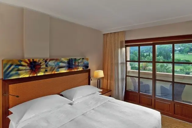Junior Süit, 1 En Büyük (King) Boy Yatak ve Çekyat, Balkon, Resort Manzaralı (Balcony)