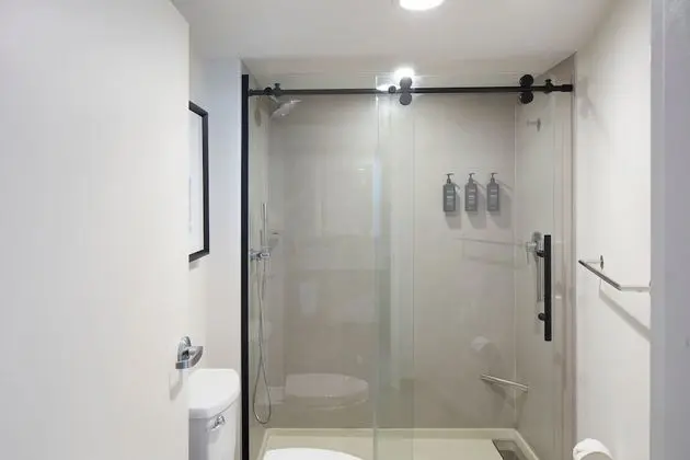 Oda, 1 En Büyük (King) Boy Yatak ve Çekyat, Balkon, Okyanusa Sıfır