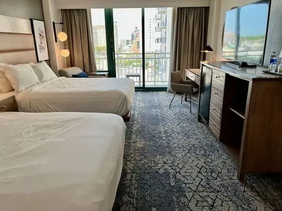 Oda, 2 Büyük (Queen) Boy Yatak, Balkon, Kısmi Deniz Manzarası