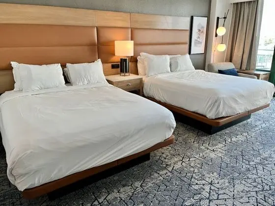 Oda, 2 Büyük (Queen) Boy Yatak, Balkon, Kısmi Deniz Manzarası