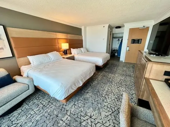 Oda, 2 Büyük (Queen) Boy Yatak, Balkon, Kısmi Deniz Manzarası