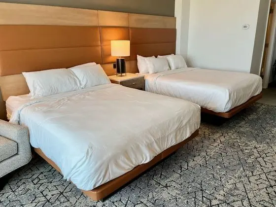 Oda, 2 Büyük (Queen) Boy Yatak, Balkon, Kısmi Deniz Manzarası