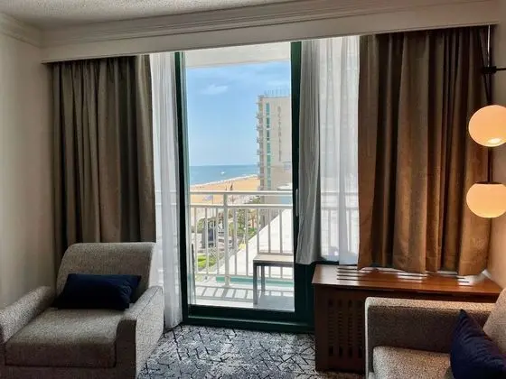 Oda, 2 Büyük (Queen) Boy Yatak, Balkon, Kısmi Deniz Manzarası