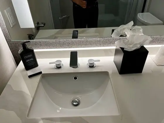 Oda, 2 Büyük (Queen) Boy Yatak, Balkon, Kısmi Deniz Manzarası